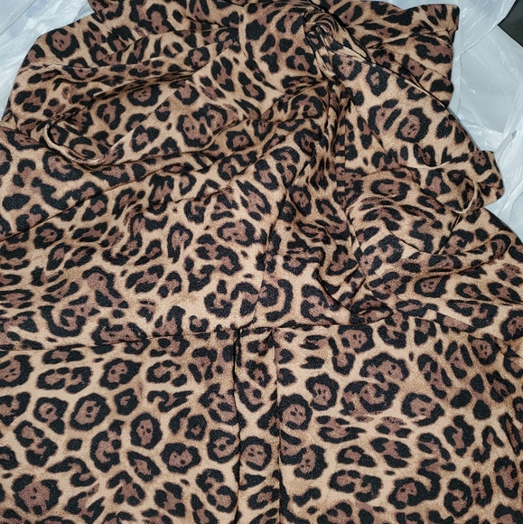 Material G. Size M Women Capri Pants Cheetah Print - Picture 6 of 6